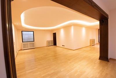 Casă individuală cu 22 camere cu Piscina în Băneasa - 1