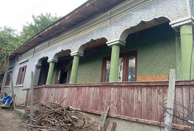 Casă cu 5 camere cu Teren 1023 Mp în Frătești