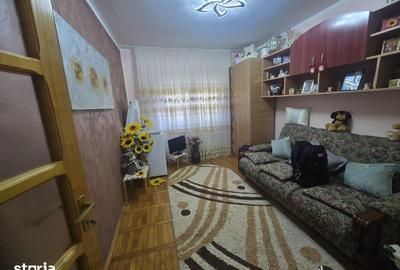 Apartament cu 3 camere decomandat în Mioriței