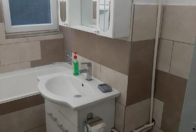 Apartament cu 2 camere decomandat în Cornișa - 1