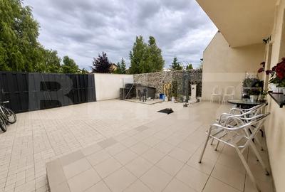 Apartament cu 3 camere decomandat, mobilat în Sânpetru