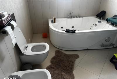 Casă cu 5 camere cu Teren 1000 Mp în Mihai Eminescu