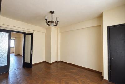 Apartament cu 4 camere circular, mobilat în Calea Victoriei