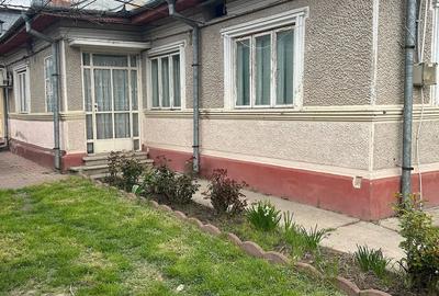 Casă cu 4 camere cu Teren 408 Mp în Central - 1