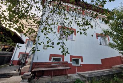Casă cu 4 camere decomandat în Central - 6