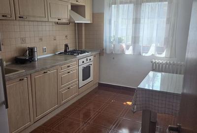 Apartament cu 3 camere decomandat, mobilat în Dristor