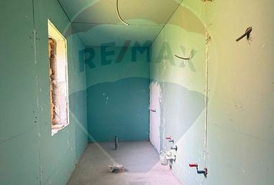 Casă cu 2 camere cu Teren 2628 Mp în Hovrila