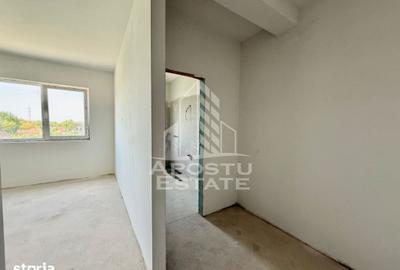 Apartament cu 3 camere în Plopi