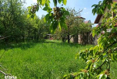 Teren de 550 mp, în Plopi