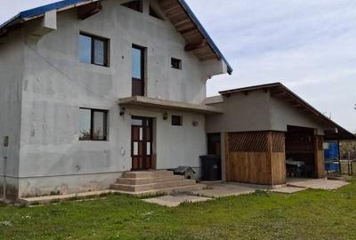 Casă cu 4 camere în Central - 2