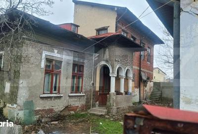 Casă cu 4 camere cu Teren 287 Mp în Democrației