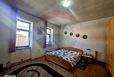 Casă cu 5 camere cu Teren 535 Mp în Central - 7