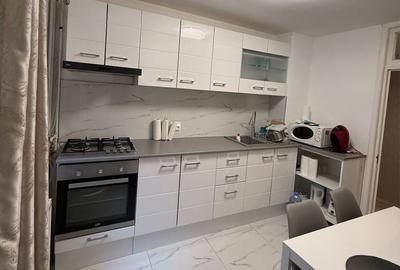 Apartament cu 3 camere semidecomandat în Malu Roșu - 1