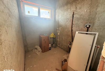 Casă cu 4 camere cu Teren 400 Mp în Domnești