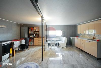 Casă cu 4 camere în Tărian