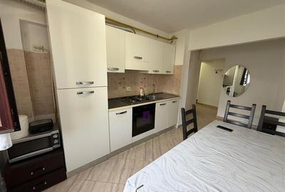 Apartament cu 2 camere decomandat, mobilat în Central