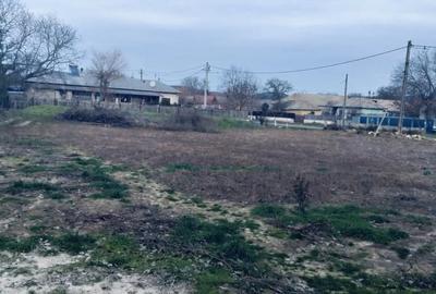 Teren de 1200 mp, în Slava Rusă