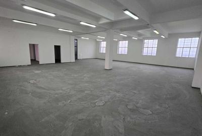 Spațiu comercial, de 800 mp, în Central - 4
