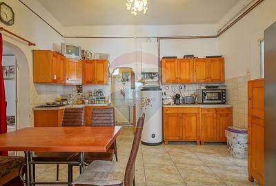 Casă individuală cu 11 camere cu Teren 789 Mp în Florilor - 14