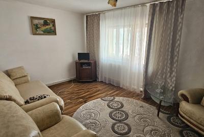 Apartament cu 2 camere decomandat, mobilat în Poarta 6