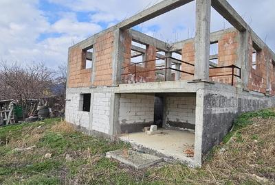 Casă cu Teren 4000 Mp în Ciucurova