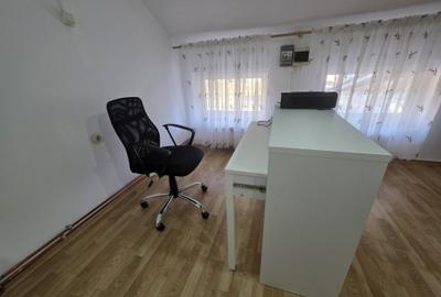 Spațiu comercial, de 17 mp, în Central - 4