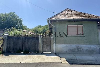 Casă cu 2 camere cu Teren 2015 Mp în Cricău
