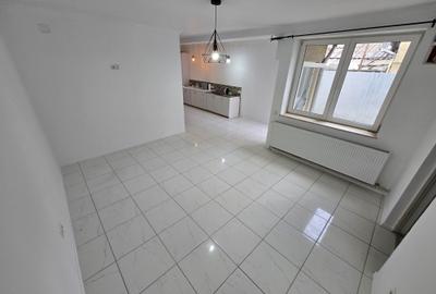 Casă cu 4 camere în Iosia