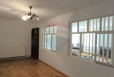 Apartament cu 4 camere decomandat în Central - 13