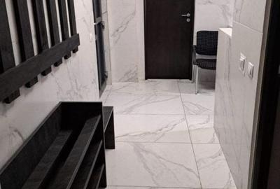 Apartament cu 3 camere semidecomandat în Horea