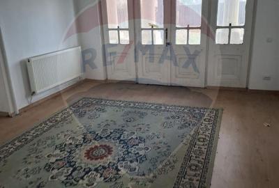 Casă cu 6 camere cu Teren 3300 Mp în Central - 7