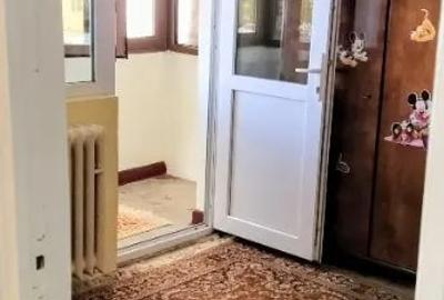 Apartament cu 2 camere semidecomandat în Micro 19
