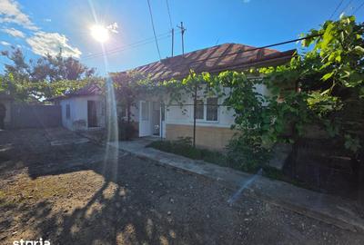 Casă cu 2 camere cu Teren 580 Mp în Central