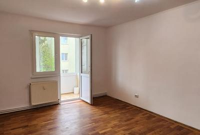 Apartament cu 2 camere semidecomandat în Centrul Civic