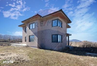 Casă cu 7 camere cu Teren 491 Mp în Central - 3