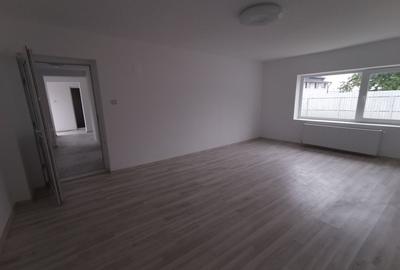 Casă cu 3 camere cu Canalizare în Central - 3