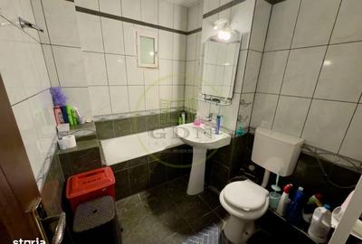 Apartament cu 3 camere decomandat în Craiovița Nouă - 2