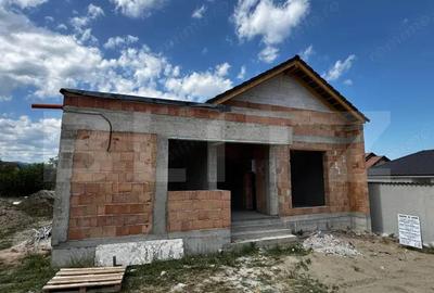 Casă cu 4 camere cu Teren 375 Mp în Cetate - 2