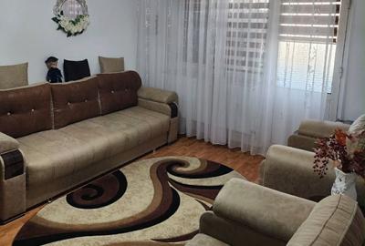 Apartament cu 3 camere semidecomandat în Hârșova - 4