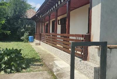 Casă cu Teren 1300 Mp în Central