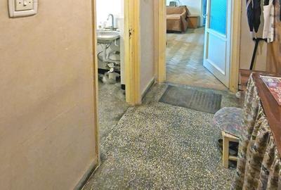 Apartament cu 3 camere semidecomandat în Crângași