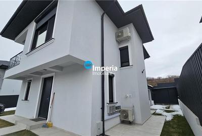 Casă individuală cu 4 camere cu Canalizare în Bucium
