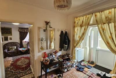 Casă cu 3 camere cu Teren 300 Mp în Central
