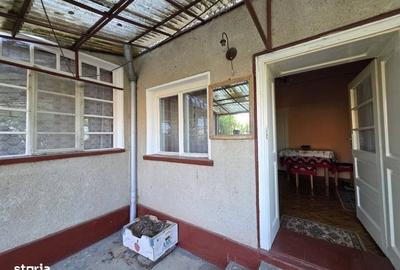Casă cu 4 camere în Șișterea
