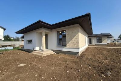 Casă individuală cu 4 camere cu Canalizare în Prelungirea Ghencea