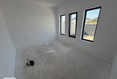 Casă cu 4 camere cu Teren 350 Mp în Central