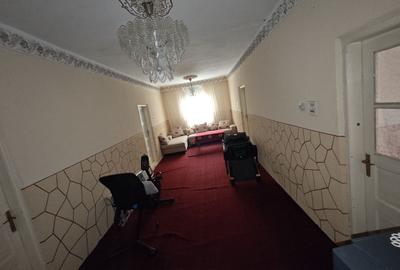 Casă cu 4 camere în Stejaru