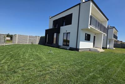 Duplex cu 5 camere cu Canalizare în Dumbrăvița