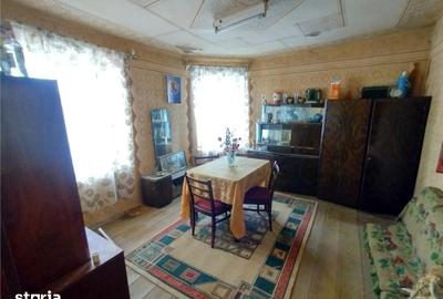 Casă cu 7 camere cu Teren 546 Mp în Socol