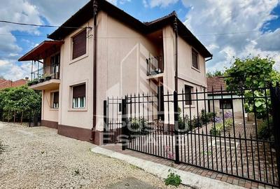 Casă individuală cu 7 camere cu Canalizare în Central